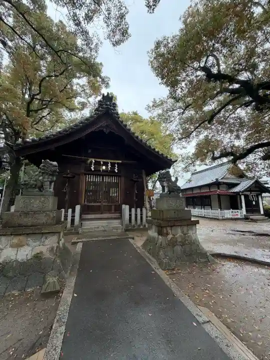 七所神社の{uncategorized: "未分類", other: "その他", undefined: "問題あり", building: "その他建物", grave: "お墓", sacred_gate: "鳥居", guardian: "狛犬", statue: "像", buddha: "仏像", history: "歴史", nature: "自然", garden: "庭園", animal: "動物", pagoda: "塔", temizu: "手水舎", mountain_gate: "山門・神門", sanctuary: "本殿・本堂", subordinate: "末社・摂社", art: "芸術", scenery: "景色", jizo: "地蔵", ema: "絵馬", goshuin: "御朱印", omikuji: "おみくじ", items: "授与品その他", amulet: "お守り", goshuincho: "御朱印帳", eats: "食事", festival: "お祭り", votive_dance: "神楽", shichigosan: "七五三参", wedding: "結婚式", experience: "体験その他", initially: "初詣", around: "周辺", anti_infection: "感染症対策"}