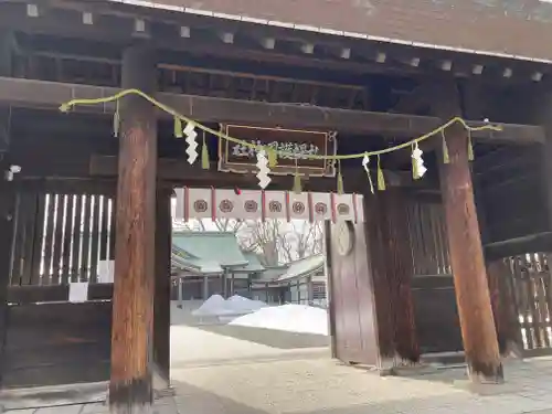 札幌護國神社の山門・神門