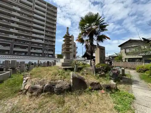 慶傳寺の{uncategorized: "未分類", other: "その他", undefined: "問題あり", building: "その他建物", grave: "お墓", sacred_gate: "鳥居", guardian: "狛犬", statue: "像", buddha: "仏像", history: "歴史", nature: "自然", garden: "庭園", animal: "動物", pagoda: "塔", temizu: "手水舎", mountain_gate: "山門・神門", sanctuary: "本殿・本堂", subordinate: "末社・摂社", art: "芸術", scenery: "景色", jizo: "地蔵", ema: "絵馬", goshuin: "御朱印", omikuji: "おみくじ", items: "授与品その他", amulet: "お守り", goshuincho: "御朱印帳", eats: "食事", festival: "お祭り", votive_dance: "神楽", shichigosan: "七五三参", wedding: "結婚式", experience: "体験その他", initially: "初詣", around: "周辺", anti_infection: "感染症対策"}