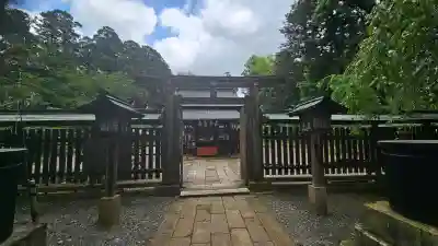 小御門神社の{uncategorized: "未分類", other: "その他", undefined: "問題あり", building: "その他建物", grave: "お墓", sacred_gate: "鳥居", guardian: "狛犬", statue: "像", buddha: "仏像", history: "歴史", nature: "自然", garden: "庭園", animal: "動物", pagoda: "塔", temizu: "手水舎", mountain_gate: "山門・神門", sanctuary: "本殿・本堂", subordinate: "末社・摂社", art: "芸術", scenery: "景色", jizo: "地蔵", ema: "絵馬", goshuin: "御朱印", omikuji: "おみくじ", items: "授与品その他", amulet: "お守り", goshuincho: "御朱印帳", eats: "食事", festival: "お祭り", votive_dance: "神楽", shichigosan: "七五三参", wedding: "結婚式", experience: "体験その他", initially: "初詣", around: "周辺", anti_infection: "感染症対策"}