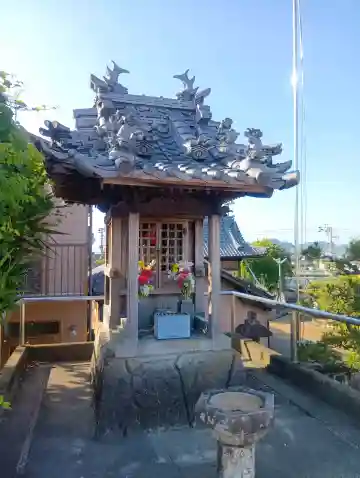 鞍掛神社の{uncategorized: "未分類", other: "その他", undefined: "問題あり", building: "その他建物", grave: "お墓", sacred_gate: "鳥居", guardian: "狛犬", statue: "像", buddha: "仏像", history: "歴史", nature: "自然", garden: "庭園", animal: "動物", pagoda: "塔", temizu: "手水舎", mountain_gate: "山門・神門", sanctuary: "本殿・本堂", subordinate: "末社・摂社", art: "芸術", scenery: "景色", jizo: "地蔵", ema: "絵馬", goshuin: "御朱印", omikuji: "おみくじ", items: "授与品その他", amulet: "お守り", goshuincho: "御朱印帳", eats: "食事", festival: "お祭り", votive_dance: "神楽", shichigosan: "七五三参", wedding: "結婚式", experience: "体験その他", initially: "初詣", around: "周辺", anti_infection: "感染症対策"}