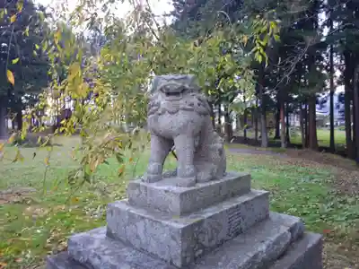 鎮岡神社の狛犬