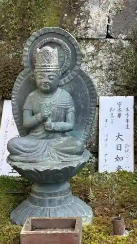 大本山七宝瀧寺の{uncategorized: "未分類", other: "その他", undefined: "問題あり", building: "その他建物", grave: "お墓", sacred_gate: "鳥居", guardian: "狛犬", statue: "像", buddha: "仏像", history: "歴史", nature: "自然", garden: "庭園", animal: "動物", pagoda: "塔", temizu: "手水舎", mountain_gate: "山門・神門", sanctuary: "本殿・本堂", subordinate: "末社・摂社", art: "芸術", scenery: "景色", jizo: "地蔵", ema: "絵馬", goshuin: "御朱印", omikuji: "おみくじ", items: "授与品その他", amulet: "お守り", goshuincho: "御朱印帳", eats: "食事", festival: "お祭り", votive_dance: "神楽", shichigosan: "七五三参", wedding: "結婚式", experience: "体験その他", initially: "初詣", around: "周辺", anti_infection: "感染症対策"}