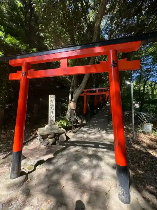 二葉姫稲荷神社の{uncategorized: "未分類", other: "その他", undefined: "問題あり", building: "その他建物", grave: "お墓", sacred_gate: "鳥居", guardian: "狛犬", statue: "像", buddha: "仏像", history: "歴史", nature: "自然", garden: "庭園", animal: "動物", pagoda: "塔", temizu: "手水舎", mountain_gate: "山門・神門", sanctuary: "本殿・本堂", subordinate: "末社・摂社", art: "芸術", scenery: "景色", jizo: "地蔵", ema: "絵馬", goshuin: "御朱印", omikuji: "おみくじ", items: "授与品その他", amulet: "お守り", goshuincho: "御朱印帳", eats: "食事", festival: "お祭り", votive_dance: "神楽", shichigosan: "七五三参", wedding: "結婚式", experience: "体験その他", initially: "初詣", around: "周辺", anti_infection: "感染症対策"}