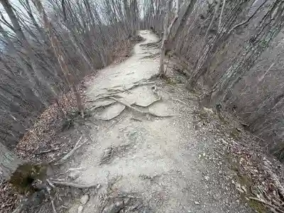 宝登山神社奥宮の{uncategorized: "未分類", other: "その他", undefined: "問題あり", building: "その他建物", grave: "お墓", sacred_gate: "鳥居", guardian: "狛犬", statue: "像", buddha: "仏像", history: "歴史", nature: "自然", garden: "庭園", animal: "動物", pagoda: "塔", temizu: "手水舎", mountain_gate: "山門・神門", sanctuary: "本殿・本堂", subordinate: "末社・摂社", art: "芸術", scenery: "景色", jizo: "地蔵", ema: "絵馬", goshuin: "御朱印", omikuji: "おみくじ", items: "授与品その他", amulet: "お守り", goshuincho: "御朱印帳", eats: "食事", festival: "お祭り", votive_dance: "神楽", shichigosan: "七五三参", wedding: "結婚式", experience: "体験その他", initially: "初詣", around: "周辺", anti_infection: "感染症対策"}