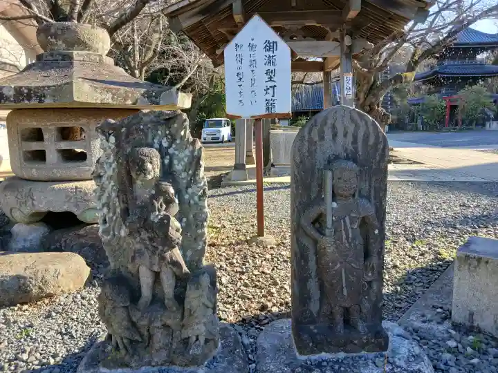 金蔵寺の{uncategorized: "未分類", other: "その他", undefined: "問題あり", building: "その他建物", grave: "お墓", sacred_gate: "鳥居", guardian: "狛犬", statue: "像", buddha: "仏像", history: "歴史", nature: "自然", garden: "庭園", animal: "動物", pagoda: "塔", temizu: "手水舎", mountain_gate: "山門・神門", sanctuary: "本殿・本堂", subordinate: "末社・摂社", art: "芸術", scenery: "景色", jizo: "地蔵", ema: "絵馬", goshuin: "御朱印", omikuji: "おみくじ", items: "授与品その他", amulet: "お守り", goshuincho: "御朱印帳", eats: "食事", festival: "お祭り", votive_dance: "神楽", shichigosan: "七五三参", wedding: "結婚式", experience: "体験その他", initially: "初詣", around: "周辺", anti_infection: "感染症対策"}