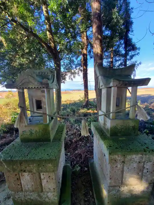 小宅八幡神社の末社・摂社