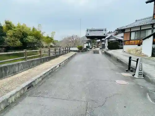 立泉寺の{uncategorized: "未分類", other: "その他", undefined: "問題あり", building: "その他建物", grave: "お墓", sacred_gate: "鳥居", guardian: "狛犬", statue: "像", buddha: "仏像", history: "歴史", nature: "自然", garden: "庭園", animal: "動物", pagoda: "塔", temizu: "手水舎", mountain_gate: "山門・神門", sanctuary: "本殿・本堂", subordinate: "末社・摂社", art: "芸術", scenery: "景色", jizo: "地蔵", ema: "絵馬", goshuin: "御朱印", omikuji: "おみくじ", items: "授与品その他", amulet: "お守り", goshuincho: "御朱印帳", eats: "食事", festival: "お祭り", votive_dance: "神楽", shichigosan: "七五三参", wedding: "結婚式", experience: "体験その他", initially: "初詣", around: "周辺", anti_infection: "感染症対策"}