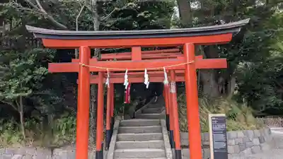 丸山稲荷社(鶴岡八幡宮)の鳥居