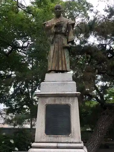 高砂神社の像