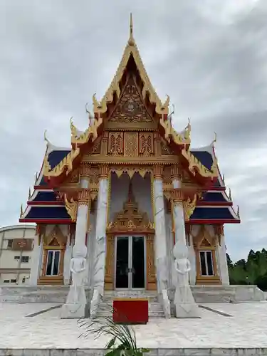 ワットパクナム日本別院の本殿・本堂