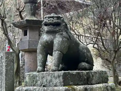 新海三社神社の{uncategorized: "未分類", other: "その他", undefined: "問題あり", building: "その他建物", grave: "お墓", sacred_gate: "鳥居", guardian: "狛犬", statue: "像", buddha: "仏像", history: "歴史", nature: "自然", garden: "庭園", animal: "動物", pagoda: "塔", temizu: "手水舎", mountain_gate: "山門・神門", sanctuary: "本殿・本堂", subordinate: "末社・摂社", art: "芸術", scenery: "景色", jizo: "地蔵", ema: "絵馬", goshuin: "御朱印", omikuji: "おみくじ", items: "授与品その他", amulet: "お守り", goshuincho: "御朱印帳", eats: "食事", festival: "お祭り", votive_dance: "神楽", shichigosan: "七五三参", wedding: "結婚式", experience: "体験その他", initially: "初詣", around: "周辺", anti_infection: "感染症対策"}