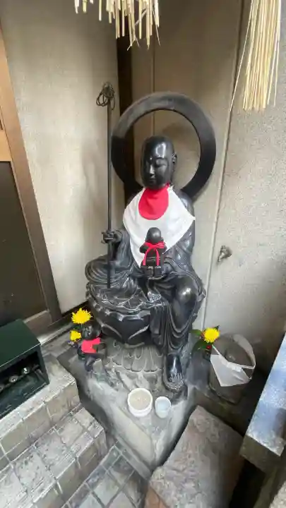 鍛治町観音堂の{uncategorized: "未分類", other: "その他", undefined: "問題あり", building: "その他建物", grave: "お墓", sacred_gate: "鳥居", guardian: "狛犬", statue: "像", buddha: "仏像", history: "歴史", nature: "自然", garden: "庭園", animal: "動物", pagoda: "塔", temizu: "手水舎", mountain_gate: "山門・神門", sanctuary: "本殿・本堂", subordinate: "末社・摂社", art: "芸術", scenery: "景色", jizo: "地蔵", ema: "絵馬", goshuin: "御朱印", omikuji: "おみくじ", items: "授与品その他", amulet: "お守り", goshuincho: "御朱印帳", eats: "食事", festival: "お祭り", votive_dance: "神楽", shichigosan: "七五三参", wedding: "結婚式", experience: "体験その他", initially: "初詣", around: "周辺", anti_infection: "感染症対策"}