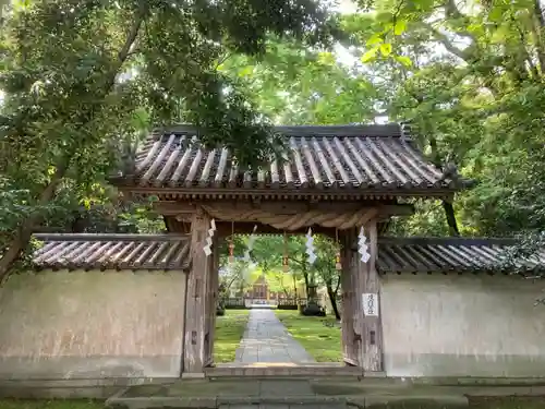 石岡神社の山門