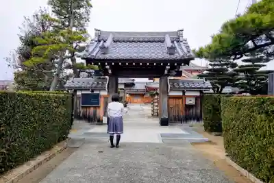 新光寺の山門・神門