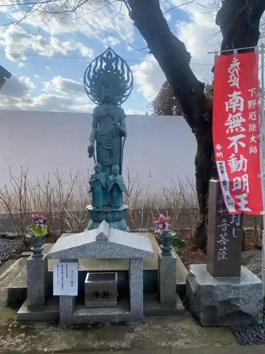 下野大師華蔵寺の{uncategorized: "未分類", other: "その他", undefined: "問題あり", building: "その他建物", grave: "お墓", sacred_gate: "鳥居", guardian: "狛犬", statue: "像", buddha: "仏像", history: "歴史", nature: "自然", garden: "庭園", animal: "動物", pagoda: "塔", temizu: "手水舎", mountain_gate: "山門・神門", sanctuary: "本殿・本堂", subordinate: "末社・摂社", art: "芸術", scenery: "景色", jizo: "地蔵", ema: "絵馬", goshuin: "御朱印", omikuji: "おみくじ", items: "授与品その他", amulet: "お守り", goshuincho: "御朱印帳", eats: "食事", festival: "お祭り", votive_dance: "神楽", shichigosan: "七五三参", wedding: "結婚式", experience: "体験その他", initially: "初詣", around: "周辺", anti_infection: "感染症対策"}
