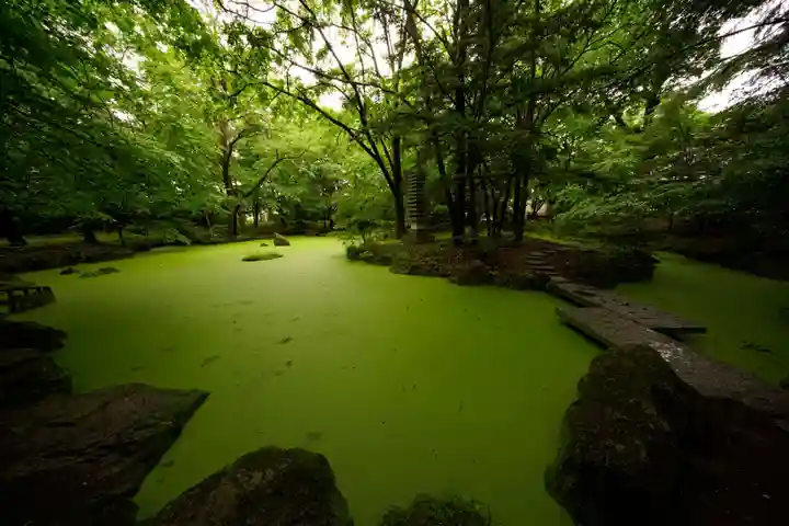 帯廣神社の庭園