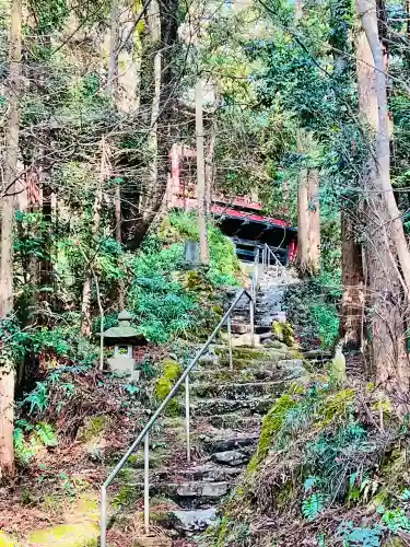 岩井堂（圓融寺境外観音堂）の{uncategorized: "未分類", other: "その他", undefined: "問題あり", building: "その他建物", grave: "お墓", sacred_gate: "鳥居", guardian: "狛犬", statue: "像", buddha: "仏像", history: "歴史", nature: "自然", garden: "庭園", animal: "動物", pagoda: "塔", temizu: "手水舎", mountain_gate: "山門・神門", sanctuary: "本殿・本堂", subordinate: "末社・摂社", art: "芸術", scenery: "景色", jizo: "地蔵", ema: "絵馬", goshuin: "御朱印", omikuji: "おみくじ", items: "授与品その他", amulet: "お守り", goshuincho: "御朱印帳", eats: "食事", festival: "お祭り", votive_dance: "神楽", shichigosan: "七五三参", wedding: "結婚式", experience: "体験その他", initially: "初詣", around: "周辺", anti_infection: "感染症対策"}