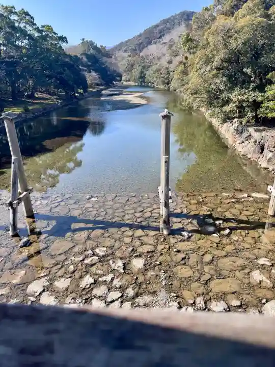 伊勢神宮内宮(皇大神宮)の{uncategorized: "未分類", other: "その他", undefined: "問題あり", building: "その他建物", grave: "お墓", sacred_gate: "鳥居", guardian: "狛犬", statue: "像", buddha: "仏像", history: "歴史", nature: "自然", garden: "庭園", animal: "動物", pagoda: "塔", temizu: "手水舎", mountain_gate: "山門・神門", sanctuary: "本殿・本堂", subordinate: "末社・摂社", art: "芸術", scenery: "景色", jizo: "地蔵", ema: "絵馬", goshuin: "御朱印", omikuji: "おみくじ", items: "授与品その他", amulet: "お守り", goshuincho: "御朱印帳", eats: "食事", festival: "お祭り", votive_dance: "神楽", shichigosan: "七五三参", wedding: "結婚式", experience: "体験その他", initially: "初詣", around: "周辺", anti_infection: "感染症対策"}