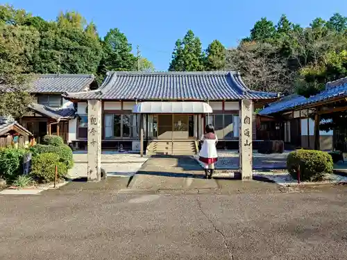 観音寺（蜂屋）の山門・神門