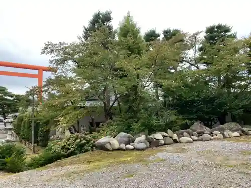 三宝荒神社の庭園