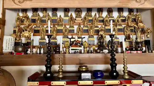 禅燈寺の{uncategorized: "未分類", other: "その他", undefined: "問題あり", building: "その他建物", grave: "お墓", sacred_gate: "鳥居", guardian: "狛犬", statue: "像", buddha: "仏像", history: "歴史", nature: "自然", garden: "庭園", animal: "動物", pagoda: "塔", temizu: "手水舎", mountain_gate: "山門・神門", sanctuary: "本殿・本堂", subordinate: "末社・摂社", art: "芸術", scenery: "景色", jizo: "地蔵", ema: "絵馬", goshuin: "御朱印", omikuji: "おみくじ", items: "授与品その他", amulet: "お守り", goshuincho: "御朱印帳", eats: "食事", festival: "お祭り", votive_dance: "神楽", shichigosan: "七五三参", wedding: "結婚式", experience: "体験その他", initially: "初詣", around: "周辺", anti_infection: "感染症対策"}