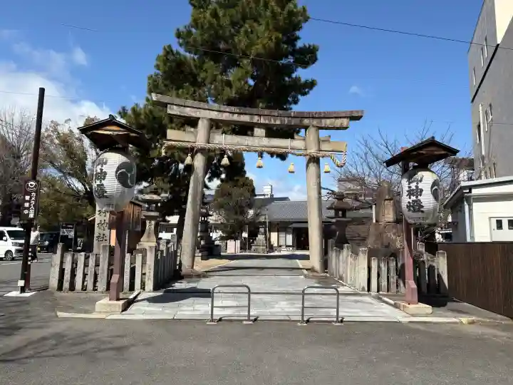 與杼神社の{uncategorized: "未分類", other: "その他", undefined: "問題あり", building: "その他建物", grave: "お墓", sacred_gate: "鳥居", guardian: "狛犬", statue: "像", buddha: "仏像", history: "歴史", nature: "自然", garden: "庭園", animal: "動物", pagoda: "塔", temizu: "手水舎", mountain_gate: "山門・神門", sanctuary: "本殿・本堂", subordinate: "末社・摂社", art: "芸術", scenery: "景色", jizo: "地蔵", ema: "絵馬", goshuin: "御朱印", omikuji: "おみくじ", items: "授与品その他", amulet: "お守り", goshuincho: "御朱印帳", eats: "食事", festival: "お祭り", votive_dance: "神楽", shichigosan: "七五三参", wedding: "結婚式", experience: "体験その他", initially: "初詣", around: "周辺", anti_infection: "感染症対策"}