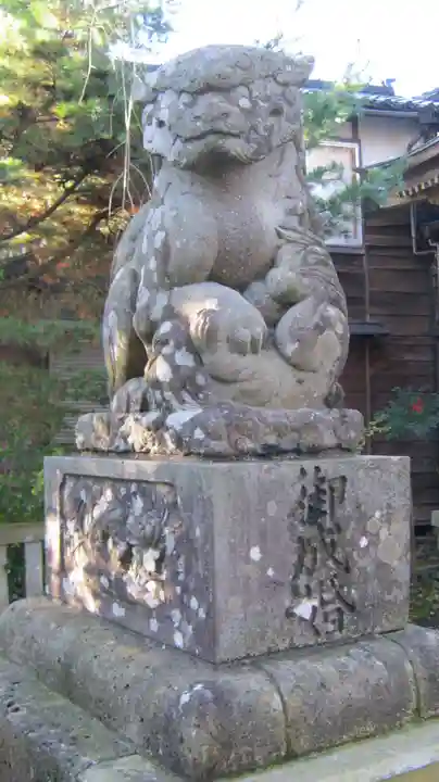 鵜川神社の狛犬