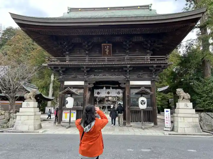日牟禮八幡宮の{uncategorized: "未分類", other: "その他", undefined: "問題あり", building: "その他建物", grave: "お墓", sacred_gate: "鳥居", guardian: "狛犬", statue: "像", buddha: "仏像", history: "歴史", nature: "自然", garden: "庭園", animal: "動物", pagoda: "塔", temizu: "手水舎", mountain_gate: "山門・神門", sanctuary: "本殿・本堂", subordinate: "末社・摂社", art: "芸術", scenery: "景色", jizo: "地蔵", ema: "絵馬", goshuin: "御朱印", omikuji: "おみくじ", items: "授与品その他", amulet: "お守り", goshuincho: "御朱印帳", eats: "食事", festival: "お祭り", votive_dance: "神楽", shichigosan: "七五三参", wedding: "結婚式", experience: "体験その他", initially: "初詣", around: "周辺", anti_infection: "感染症対策"}