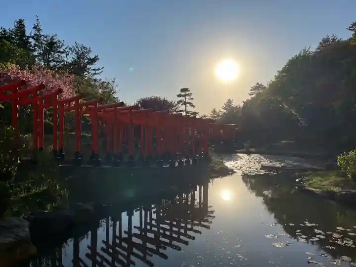 高山稲荷神社の{uncategorized: "未分類", other: "その他", undefined: "問題あり", building: "その他建物", grave: "お墓", sacred_gate: "鳥居", guardian: "狛犬", statue: "像", buddha: "仏像", history: "歴史", nature: "自然", garden: "庭園", animal: "動物", pagoda: "塔", temizu: "手水舎", mountain_gate: "山門・神門", sanctuary: "本殿・本堂", subordinate: "末社・摂社", art: "芸術", scenery: "景色", jizo: "地蔵", ema: "絵馬", goshuin: "御朱印", omikuji: "おみくじ", items: "授与品その他", amulet: "お守り", goshuincho: "御朱印帳", eats: "食事", festival: "お祭り", votive_dance: "神楽", shichigosan: "七五三参", wedding: "結婚式", experience: "体験その他", initially: "初詣", around: "周辺", anti_infection: "感染症対策"}