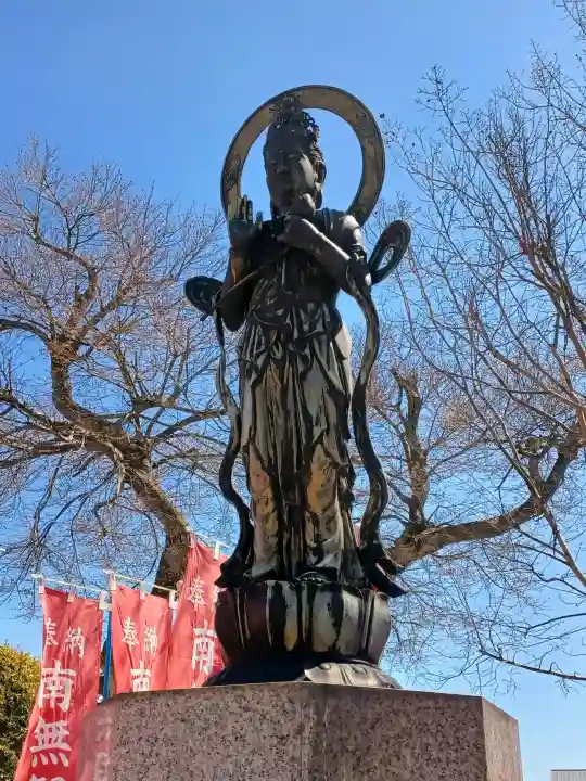 全龍寺の{uncategorized: "未分類", other: "その他", undefined: "問題あり", building: "その他建物", grave: "お墓", sacred_gate: "鳥居", guardian: "狛犬", statue: "像", buddha: "仏像", history: "歴史", nature: "自然", garden: "庭園", animal: "動物", pagoda: "塔", temizu: "手水舎", mountain_gate: "山門・神門", sanctuary: "本殿・本堂", subordinate: "末社・摂社", art: "芸術", scenery: "景色", jizo: "地蔵", ema: "絵馬", goshuin: "御朱印", omikuji: "おみくじ", items: "授与品その他", amulet: "お守り", goshuincho: "御朱印帳", eats: "食事", festival: "お祭り", votive_dance: "神楽", shichigosan: "七五三参", wedding: "結婚式", experience: "体験その他", initially: "初詣", around: "周辺", anti_infection: "感染症対策"}