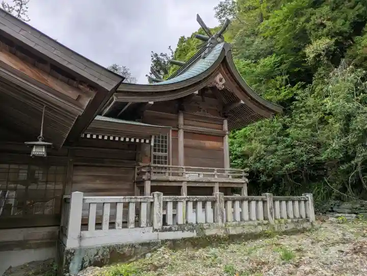 國瑞彦神社の{uncategorized: "未分類", other: "その他", undefined: "問題あり", building: "その他建物", grave: "お墓", sacred_gate: "鳥居", guardian: "狛犬", statue: "像", buddha: "仏像", history: "歴史", nature: "自然", garden: "庭園", animal: "動物", pagoda: "塔", temizu: "手水舎", mountain_gate: "山門・神門", sanctuary: "本殿・本堂", subordinate: "末社・摂社", art: "芸術", scenery: "景色", jizo: "地蔵", ema: "絵馬", goshuin: "御朱印", omikuji: "おみくじ", items: "授与品その他", amulet: "お守り", goshuincho: "御朱印帳", eats: "食事", festival: "お祭り", votive_dance: "神楽", shichigosan: "七五三参", wedding: "結婚式", experience: "体験その他", initially: "初詣", around: "周辺", anti_infection: "感染症対策"}