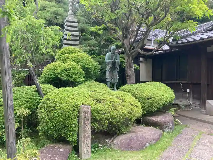 能永寺の{uncategorized: "未分類", other: "その他", undefined: "問題あり", building: "その他建物", grave: "お墓", sacred_gate: "鳥居", guardian: "狛犬", statue: "像", buddha: "仏像", history: "歴史", nature: "自然", garden: "庭園", animal: "動物", pagoda: "塔", temizu: "手水舎", mountain_gate: "山門・神門", sanctuary: "本殿・本堂", subordinate: "末社・摂社", art: "芸術", scenery: "景色", jizo: "地蔵", ema: "絵馬", goshuin: "御朱印", omikuji: "おみくじ", items: "授与品その他", amulet: "お守り", goshuincho: "御朱印帳", eats: "食事", festival: "お祭り", votive_dance: "神楽", shichigosan: "七五三参", wedding: "結婚式", experience: "体験その他", initially: "初詣", around: "周辺", anti_infection: "感染症対策"}