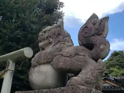 向本折白山神社の狛犬