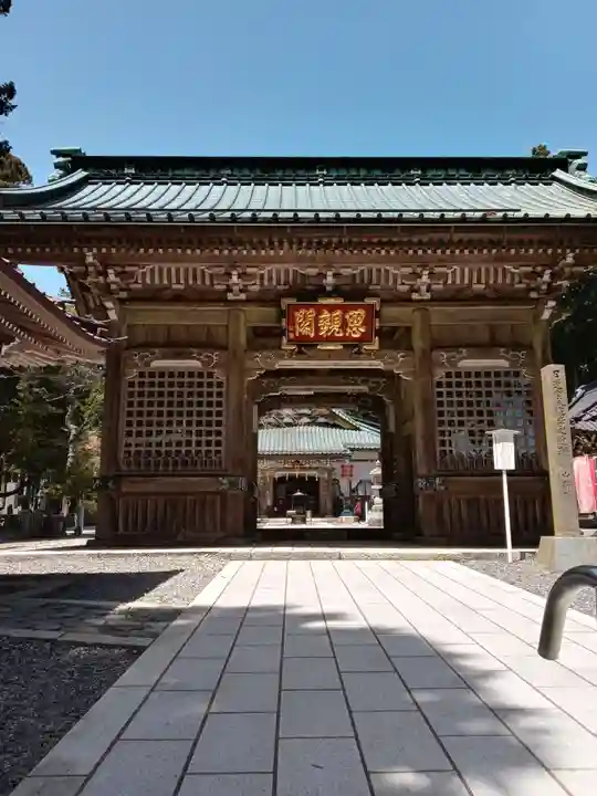 身延山奥之院思親閣の山門・神門