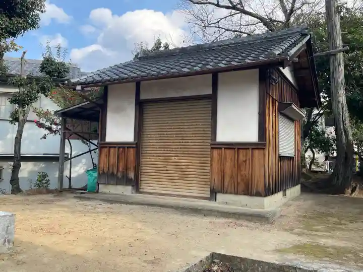 一杵神社(大宝神社飛地境内)の{uncategorized: "未分類", other: "その他", undefined: "問題あり", building: "その他建物", grave: "お墓", sacred_gate: "鳥居", guardian: "狛犬", statue: "像", buddha: "仏像", history: "歴史", nature: "自然", garden: "庭園", animal: "動物", pagoda: "塔", temizu: "手水舎", mountain_gate: "山門・神門", sanctuary: "本殿・本堂", subordinate: "末社・摂社", art: "芸術", scenery: "景色", jizo: "地蔵", ema: "絵馬", goshuin: "御朱印", omikuji: "おみくじ", items: "授与品その他", amulet: "お守り", goshuincho: "御朱印帳", eats: "食事", festival: "お祭り", votive_dance: "神楽", shichigosan: "七五三参", wedding: "結婚式", experience: "体験その他", initially: "初詣", around: "周辺", anti_infection: "感染症対策"}