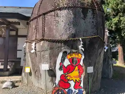 三ツ石神社(岩手県)