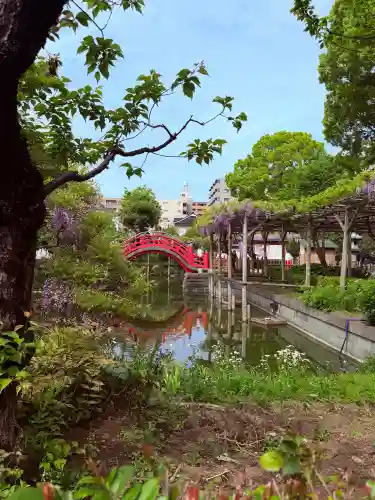 亀戸天神社の{uncategorized: "未分類", other: "その他", undefined: "問題あり", building: "その他建物", grave: "お墓", sacred_gate: "鳥居", guardian: "狛犬", statue: "像", buddha: "仏像", history: "歴史", nature: "自然", garden: "庭園", animal: "動物", pagoda: "塔", temizu: "手水舎", mountain_gate: "山門・神門", sanctuary: "本殿・本堂", subordinate: "末社・摂社", art: "芸術", scenery: "景色", jizo: "地蔵", ema: "絵馬", goshuin: "御朱印", omikuji: "おみくじ", items: "授与品その他", amulet: "お守り", goshuincho: "御朱印帳", eats: "食事", festival: "お祭り", votive_dance: "神楽", shichigosan: "七五三参", wedding: "結婚式", experience: "体験その他", initially: "初詣", around: "周辺", anti_infection: "感染症対策"}