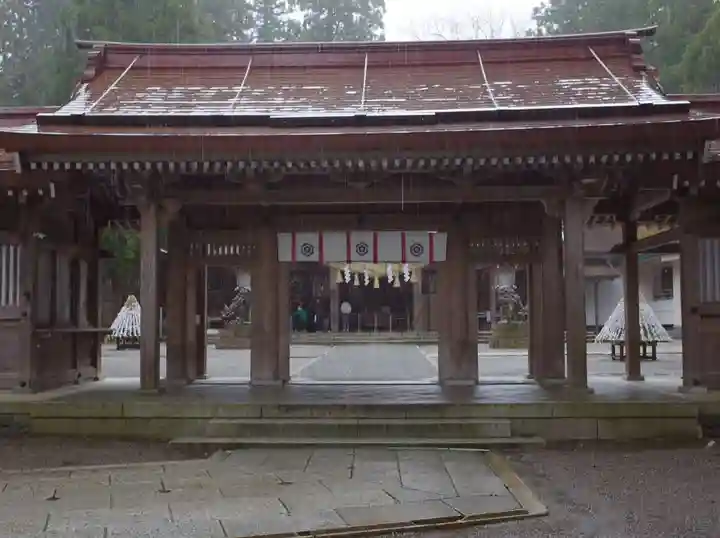 白山比咩神社の山門・神門