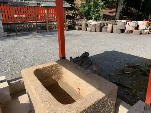 櫟谷宗像神社（松尾大社摂社）の手水舎