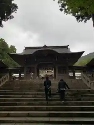 彌彦神社の山門・神門