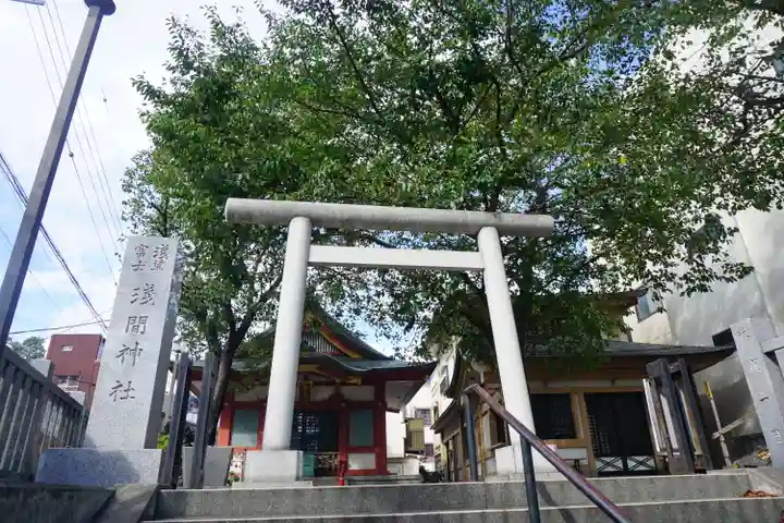 浅草富士浅間神社の鳥居