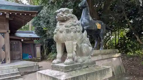 高岡市護国神社の狛犬