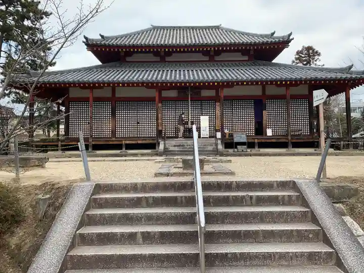 西大寺の本殿・本堂
