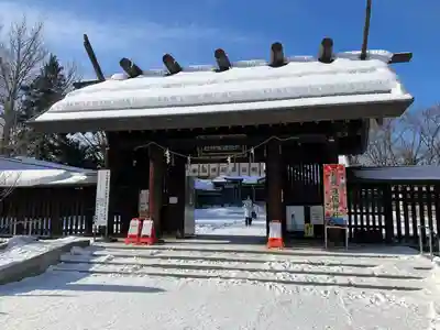 札幌護國神社の山門・神門