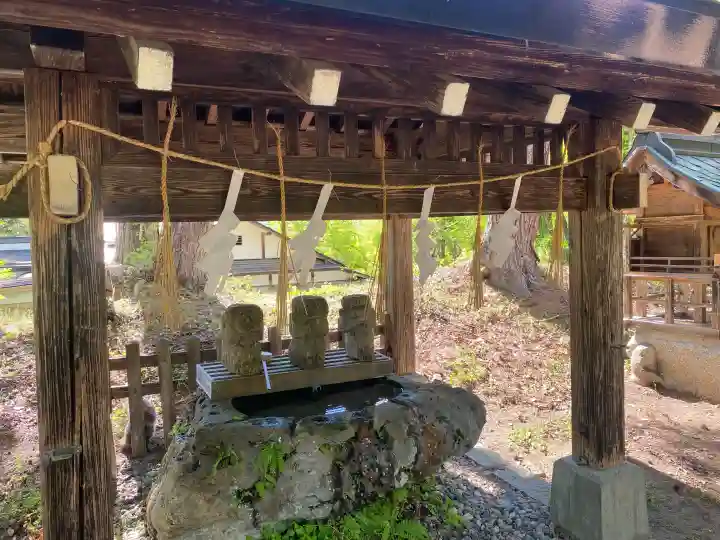 仁科神社の{uncategorized: "未分類", other: "その他", undefined: "問題あり", building: "その他建物", grave: "お墓", sacred_gate: "鳥居", guardian: "狛犬", statue: "像", buddha: "仏像", history: "歴史", nature: "自然", garden: "庭園", animal: "動物", pagoda: "塔", temizu: "手水舎", mountain_gate: "山門・神門", sanctuary: "本殿・本堂", subordinate: "末社・摂社", art: "芸術", scenery: "景色", jizo: "地蔵", ema: "絵馬", goshuin: "御朱印", omikuji: "おみくじ", items: "授与品その他", amulet: "お守り", goshuincho: "御朱印帳", eats: "食事", festival: "お祭り", votive_dance: "神楽", shichigosan: "七五三参", wedding: "結婚式", experience: "体験その他", initially: "初詣", around: "周辺", anti_infection: "感染症対策"}