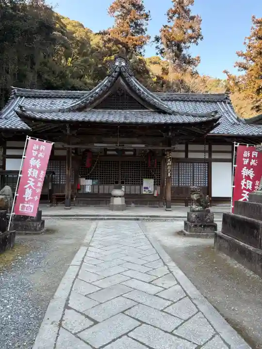 瀧安寺の{uncategorized: "未分類", other: "その他", undefined: "問題あり", building: "その他建物", grave: "お墓", sacred_gate: "鳥居", guardian: "狛犬", statue: "像", buddha: "仏像", history: "歴史", nature: "自然", garden: "庭園", animal: "動物", pagoda: "塔", temizu: "手水舎", mountain_gate: "山門・神門", sanctuary: "本殿・本堂", subordinate: "末社・摂社", art: "芸術", scenery: "景色", jizo: "地蔵", ema: "絵馬", goshuin: "御朱印", omikuji: "おみくじ", items: "授与品その他", amulet: "お守り", goshuincho: "御朱印帳", eats: "食事", festival: "お祭り", votive_dance: "神楽", shichigosan: "七五三参", wedding: "結婚式", experience: "体験その他", initially: "初詣", around: "周辺", anti_infection: "感染症対策"}