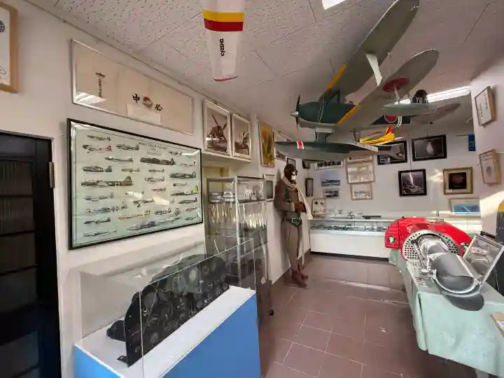 泉州磐船神社の{uncategorized: "未分類", other: "その他", undefined: "問題あり", building: "その他建物", grave: "お墓", sacred_gate: "鳥居", guardian: "狛犬", statue: "像", buddha: "仏像", history: "歴史", nature: "自然", garden: "庭園", animal: "動物", pagoda: "塔", temizu: "手水舎", mountain_gate: "山門・神門", sanctuary: "本殿・本堂", subordinate: "末社・摂社", art: "芸術", scenery: "景色", jizo: "地蔵", ema: "絵馬", goshuin: "御朱印", omikuji: "おみくじ", items: "授与品その他", amulet: "お守り", goshuincho: "御朱印帳", eats: "食事", festival: "お祭り", votive_dance: "神楽", shichigosan: "七五三参", wedding: "結婚式", experience: "体験その他", initially: "初詣", around: "周辺", anti_infection: "感染症対策"}