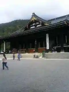 久遠寺の本殿