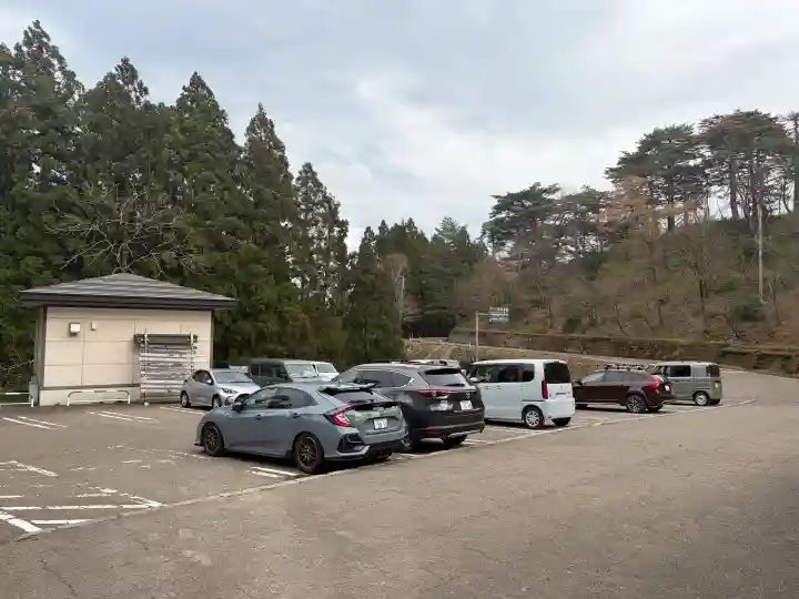 春日山神社の{uncategorized: "未分類", other: "その他", undefined: "問題あり", building: "その他建物", grave: "お墓", sacred_gate: "鳥居", guardian: "狛犬", statue: "像", buddha: "仏像", history: "歴史", nature: "自然", garden: "庭園", animal: "動物", pagoda: "塔", temizu: "手水舎", mountain_gate: "山門・神門", sanctuary: "本殿・本堂", subordinate: "末社・摂社", art: "芸術", scenery: "景色", jizo: "地蔵", ema: "絵馬", goshuin: "御朱印", omikuji: "おみくじ", items: "授与品その他", amulet: "お守り", goshuincho: "御朱印帳", eats: "食事", festival: "お祭り", votive_dance: "神楽", shichigosan: "七五三参", wedding: "結婚式", experience: "体験その他", initially: "初詣", around: "周辺", anti_infection: "感染症対策"}
